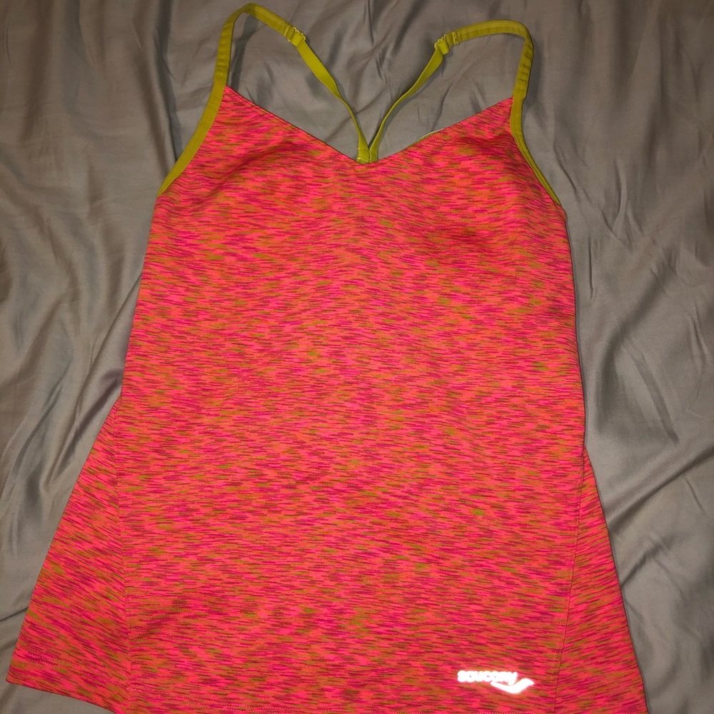 Saucony workout tank w/ built in bra